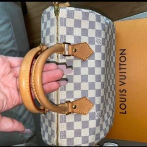 Hardly used speedy monogram Louis Vuitton bag